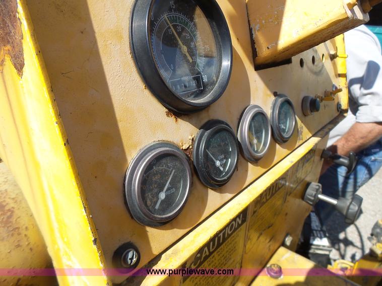 image for item L7232 Galion DU510086 vibratory double drum roller