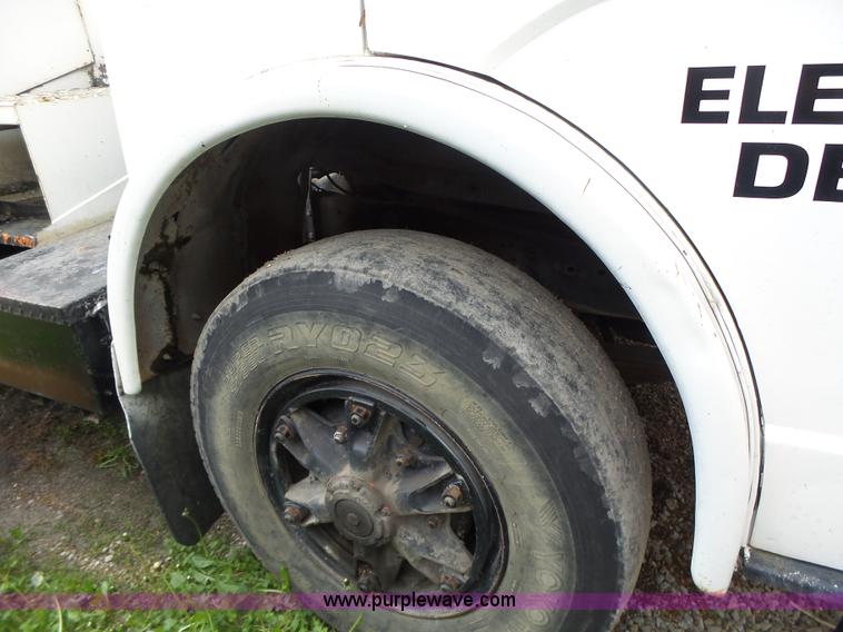 image for item L7233 1983 Ford C8000 digger derrick truck