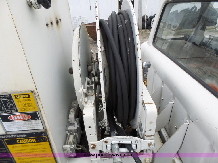 image for item L7233 1983 Ford C8000 digger derrick truck