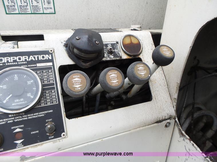 image for item L7233 1983 Ford C8000 digger derrick truck