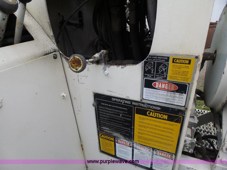 image for item L7233 1983 Ford C8000 digger derrick truck