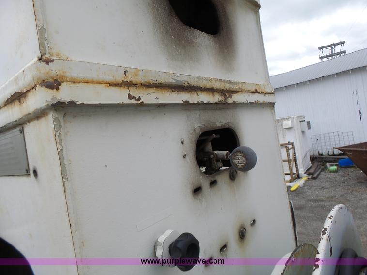 image for item L7233 1983 Ford C8000 digger derrick truck