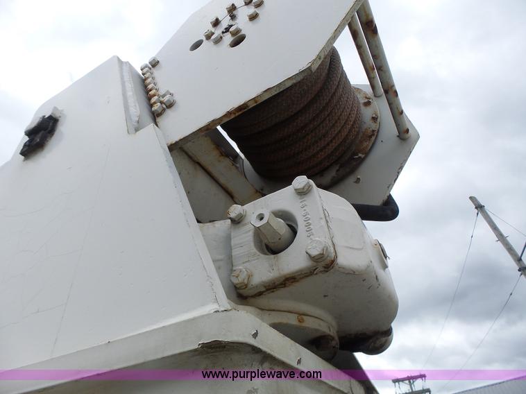 image for item L7233 1983 Ford C8000 digger derrick truck