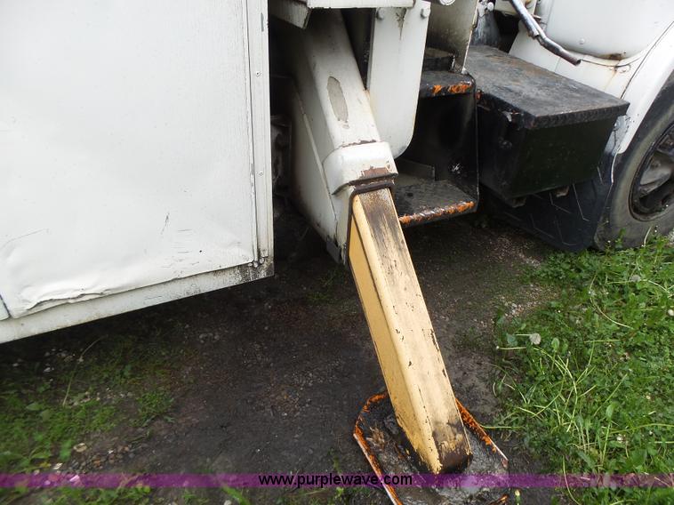 image for item L7233 1983 Ford C8000 digger derrick truck