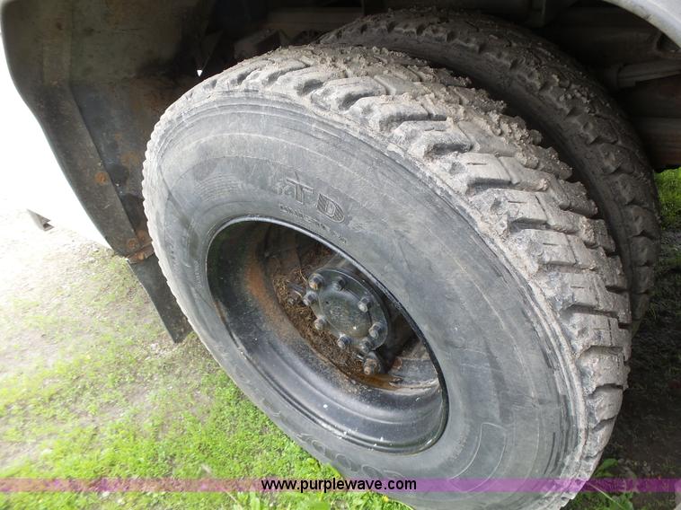 image for item L7233 1983 Ford C8000 digger derrick truck