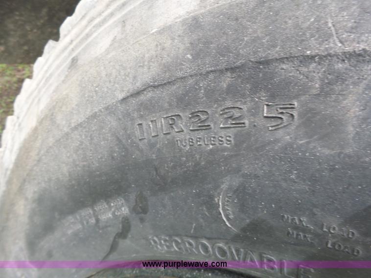 image for item L7233 1983 Ford C8000 digger derrick truck