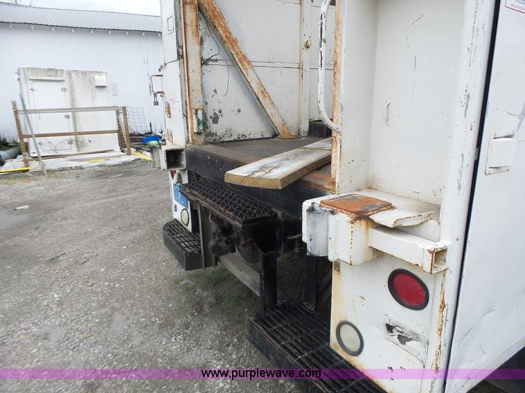 image for item L7233 1983 Ford C8000 digger derrick truck