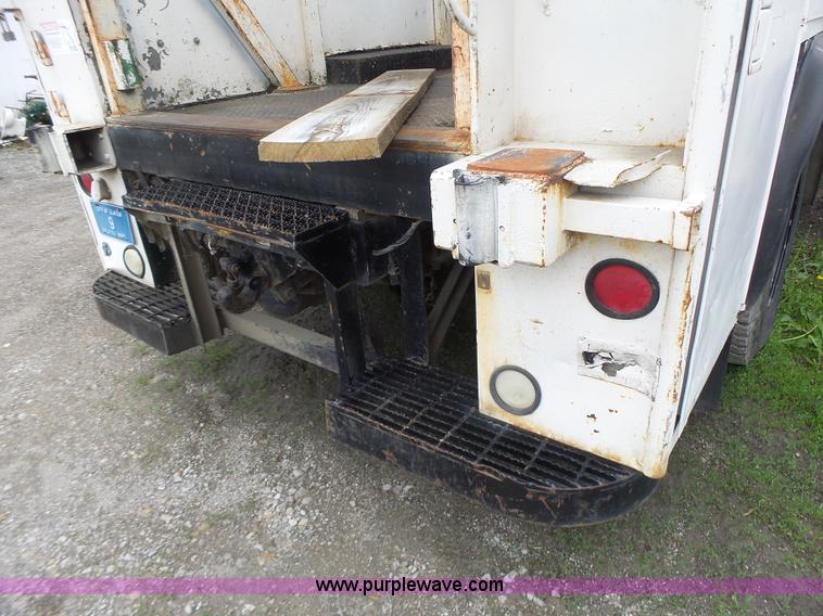 image for item L7233 1983 Ford C8000 digger derrick truck