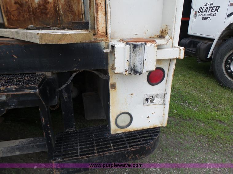 image for item L7233 1983 Ford C8000 digger derrick truck