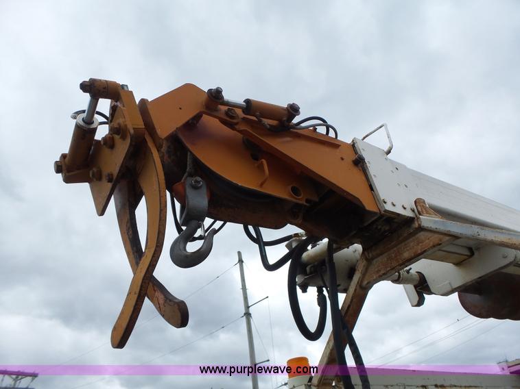 image for item L7233 1983 Ford C8000 digger derrick truck