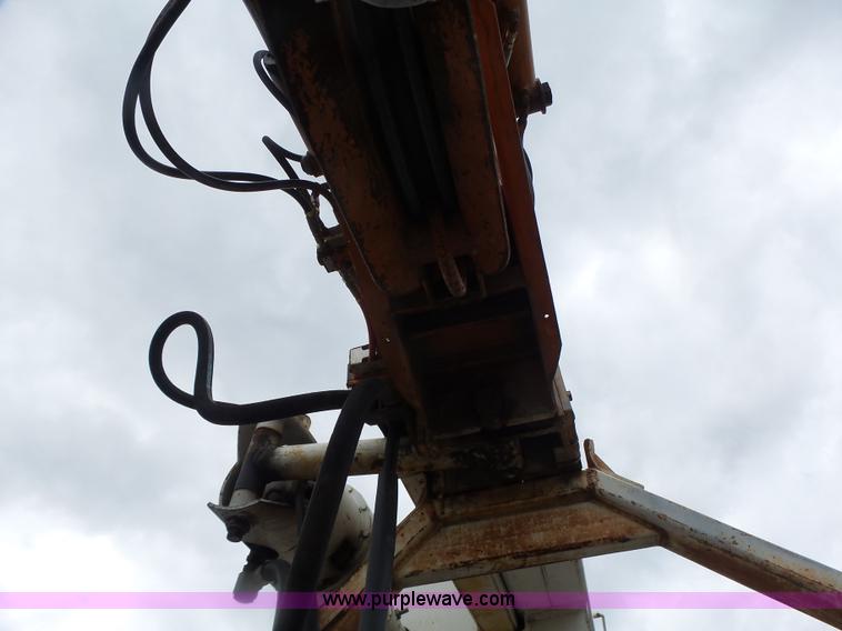 image for item L7233 1983 Ford C8000 digger derrick truck