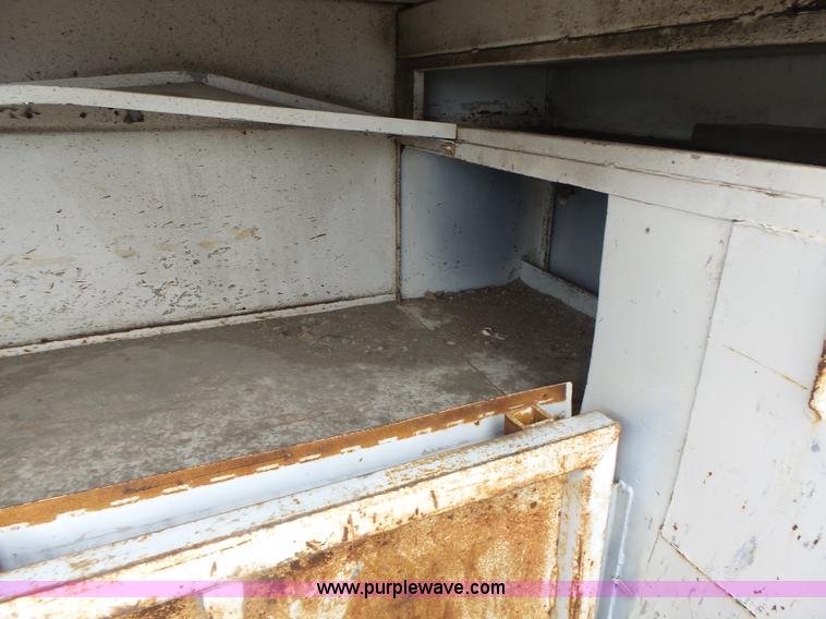 image for item L7233 1983 Ford C8000 digger derrick truck