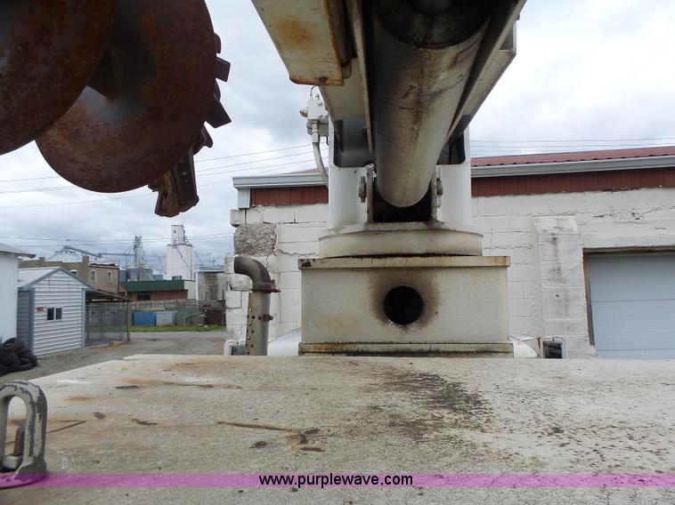 image for item L7233 1983 Ford C8000 digger derrick truck