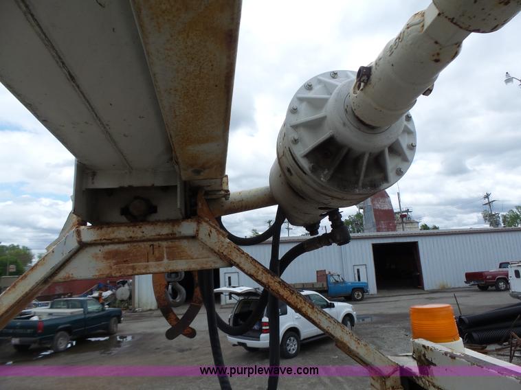 image for item L7233 1983 Ford C8000 digger derrick truck