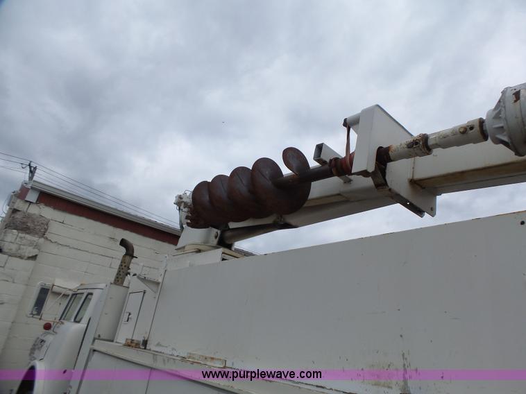 image for item L7233 1983 Ford C8000 digger derrick truck