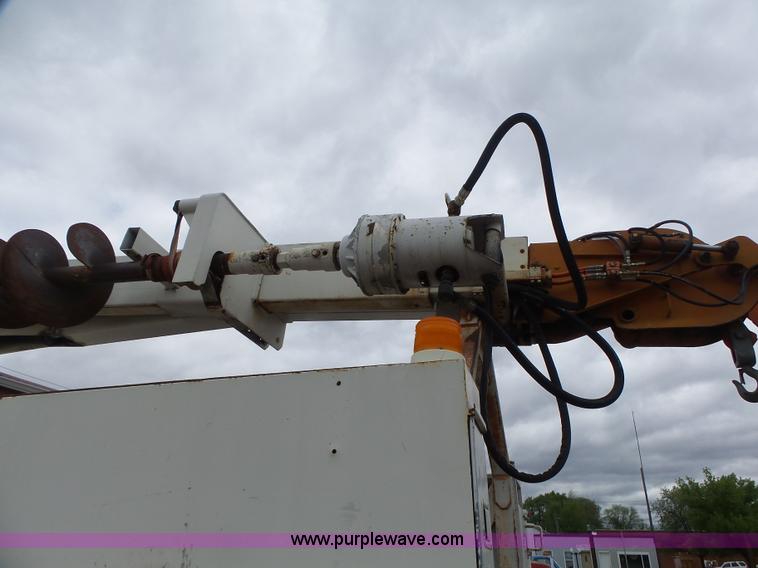 image for item L7233 1983 Ford C8000 digger derrick truck