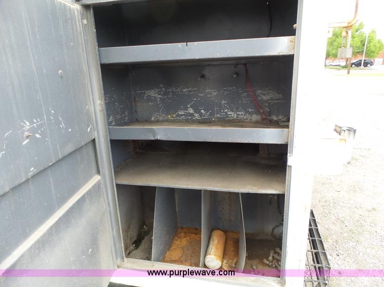 image for item L7233 1983 Ford C8000 digger derrick truck