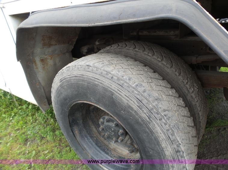 image for item L7233 1983 Ford C8000 digger derrick truck