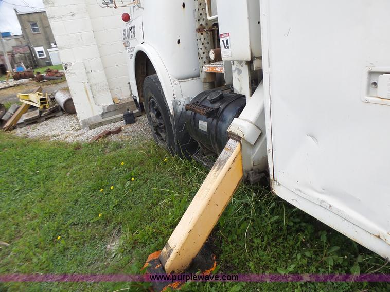 image for item L7233 1983 Ford C8000 digger derrick truck