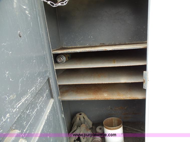 image for item L7233 1983 Ford C8000 digger derrick truck