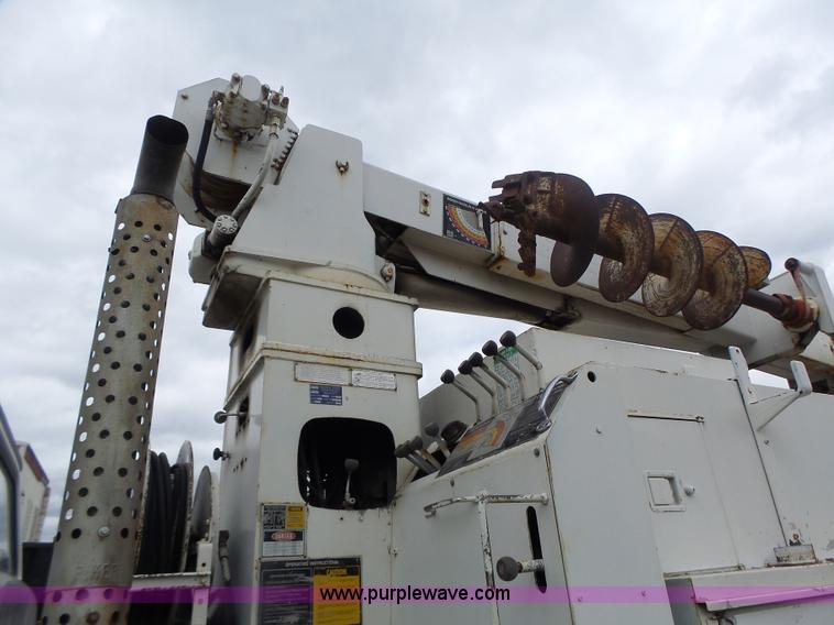 image for item L7233 1983 Ford C8000 digger derrick truck