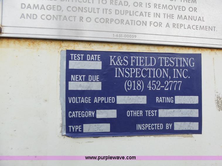 image for item L7233 1983 Ford C8000 digger derrick truck