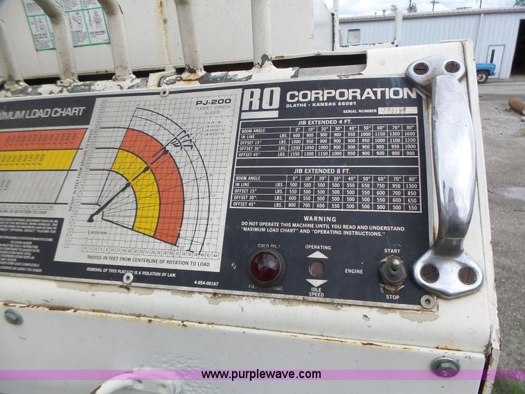 image for item L7233 1983 Ford C8000 digger derrick truck