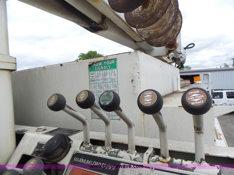 image for item L7233 1983 Ford C8000 digger derrick truck