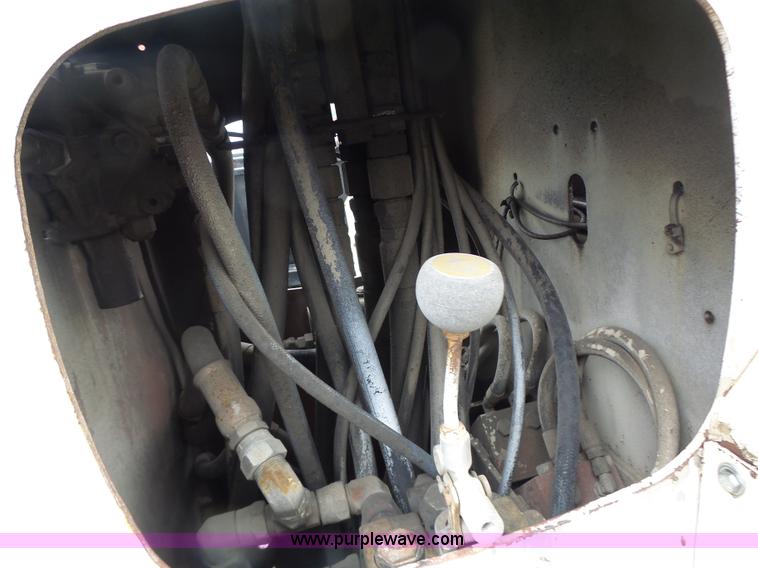 image for item L7233 1983 Ford C8000 digger derrick truck