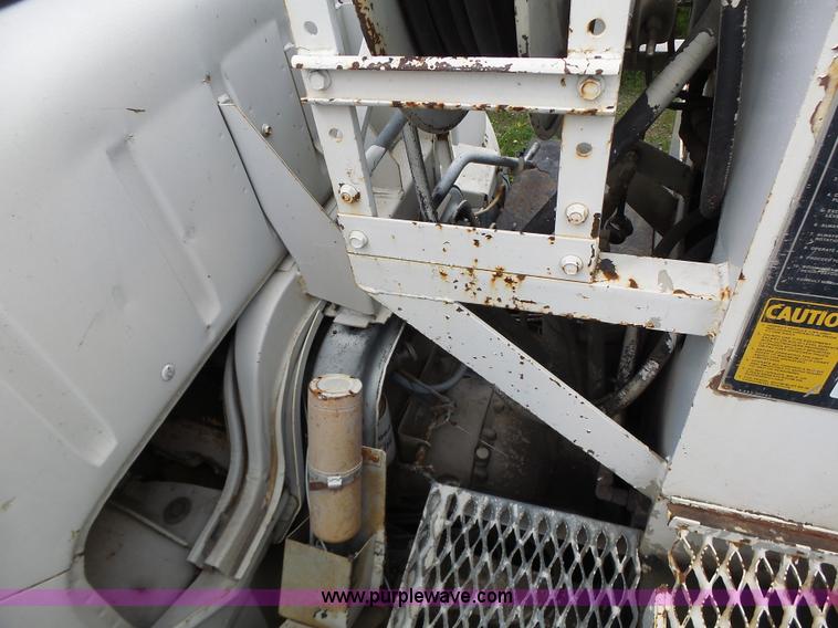 image for item L7233 1983 Ford C8000 digger derrick truck