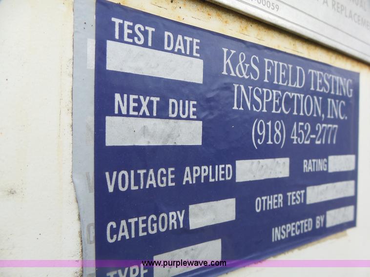 image for item L7233 1983 Ford C8000 digger derrick truck