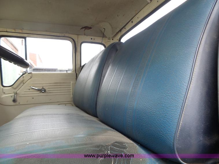 image for item L7233 1983 Ford C8000 digger derrick truck