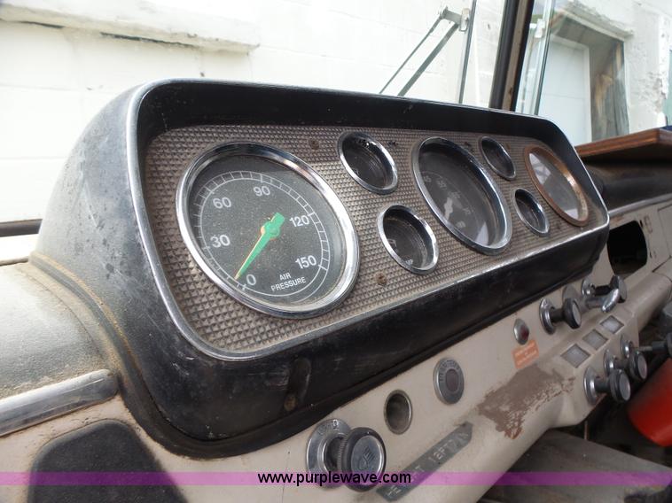 image for item L7233 1983 Ford C8000 digger derrick truck