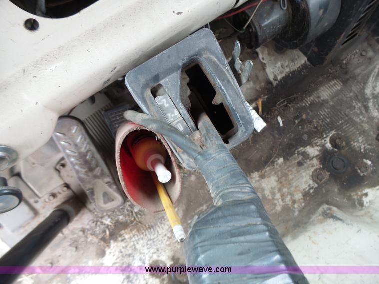 image for item L7233 1983 Ford C8000 digger derrick truck