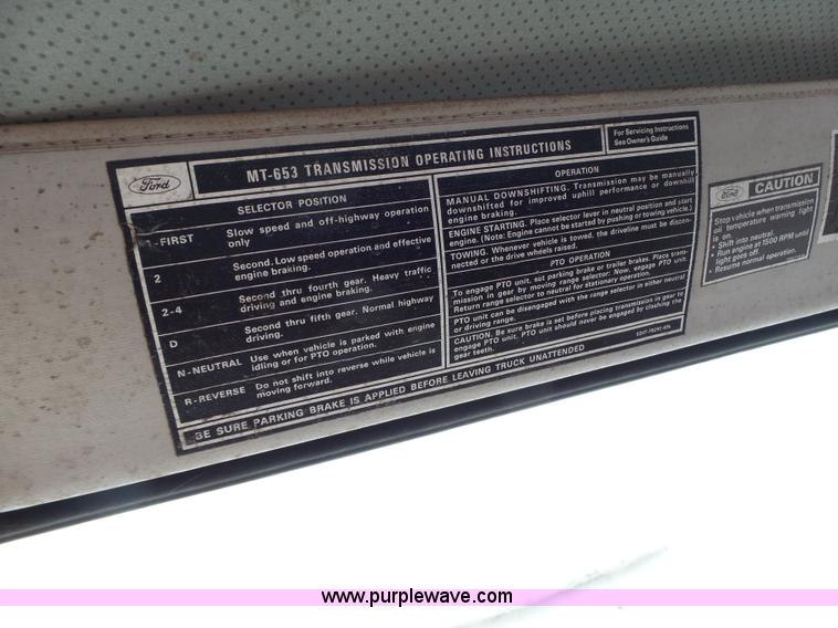 image for item L7233 1983 Ford C8000 digger derrick truck