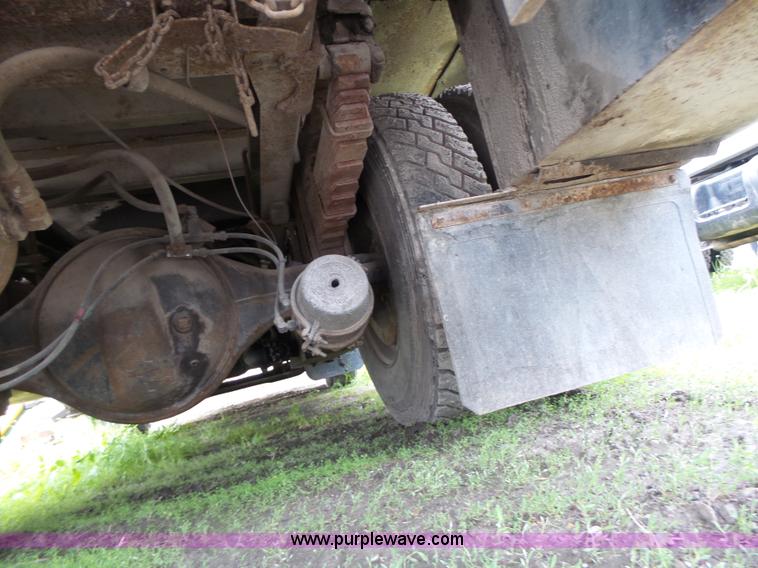 image for item L7233 1983 Ford C8000 digger derrick truck