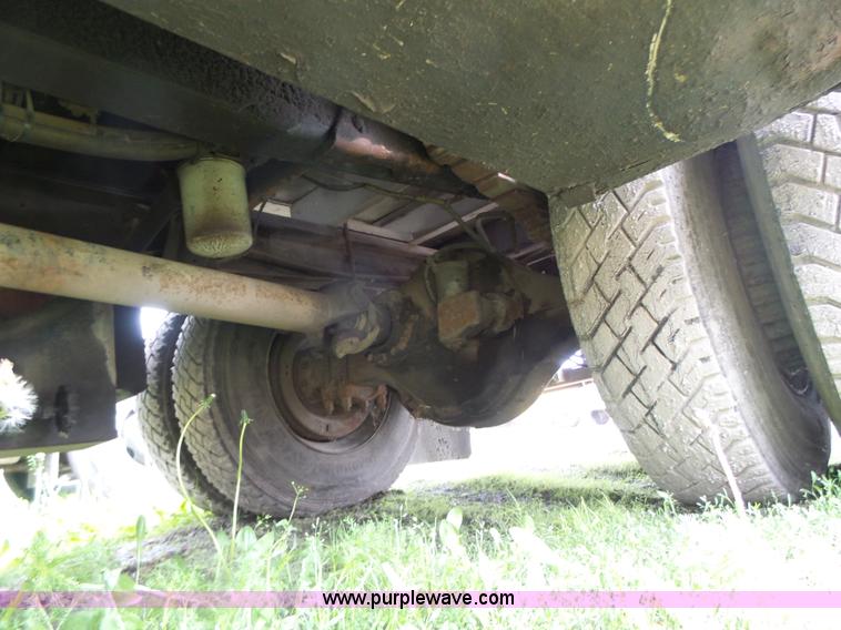 image for item L7233 1983 Ford C8000 digger derrick truck