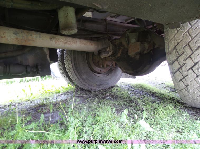 image for item L7233 1983 Ford C8000 digger derrick truck