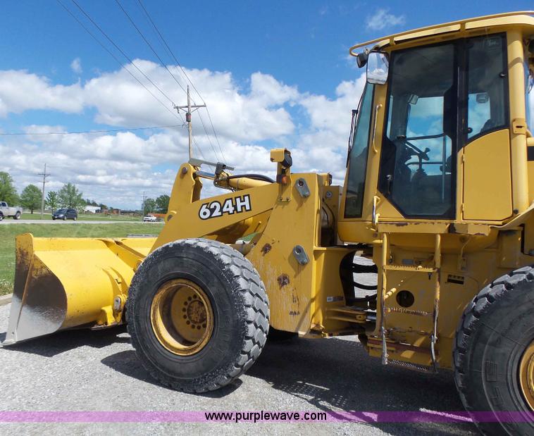 image for item L7236 1999 John Deere 624H wheel loader