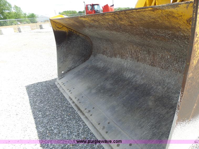 image for item L7236 1999 John Deere 624H wheel loader