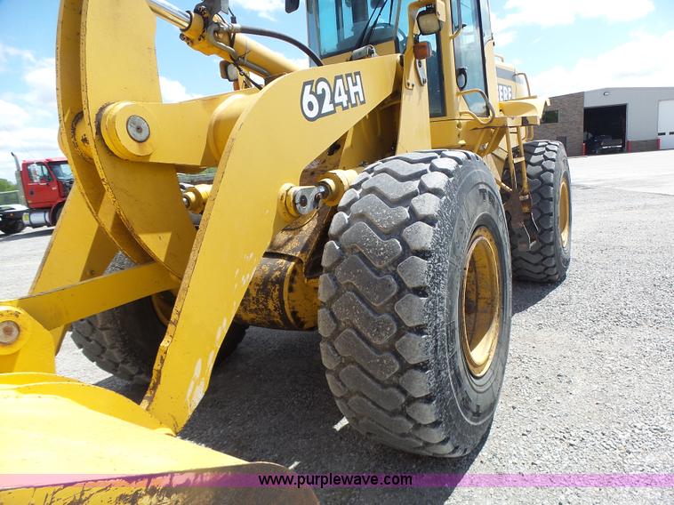 image for item L7236 1999 John Deere 624H wheel loader