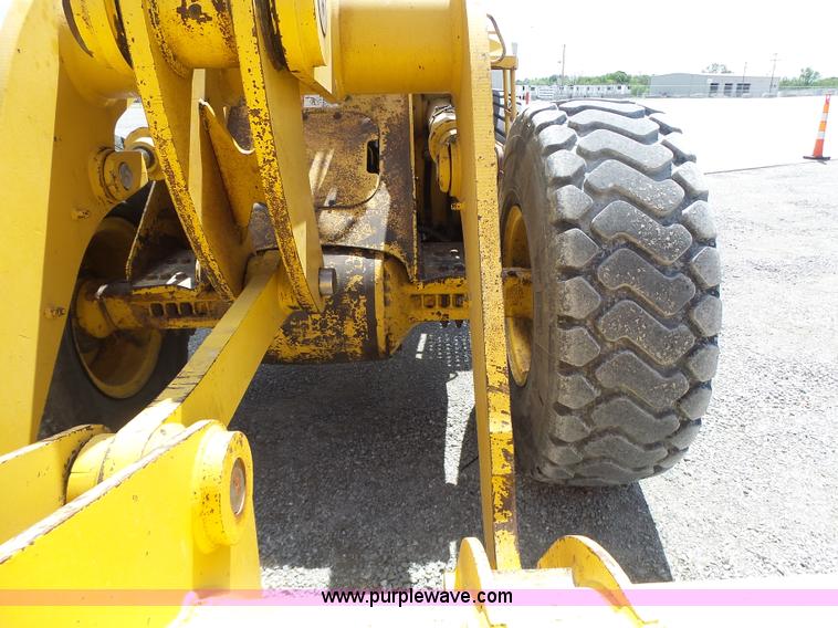image for item L7236 1999 John Deere 624H wheel loader
