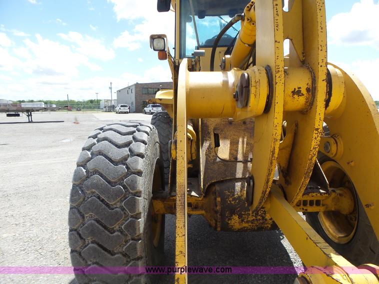 image for item L7236 1999 John Deere 624H wheel loader