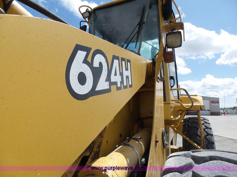 image for item L7236 1999 John Deere 624H wheel loader