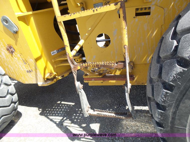 image for item L7236 1999 John Deere 624H wheel loader