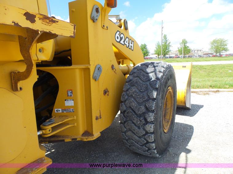 image for item L7236 1999 John Deere 624H wheel loader
