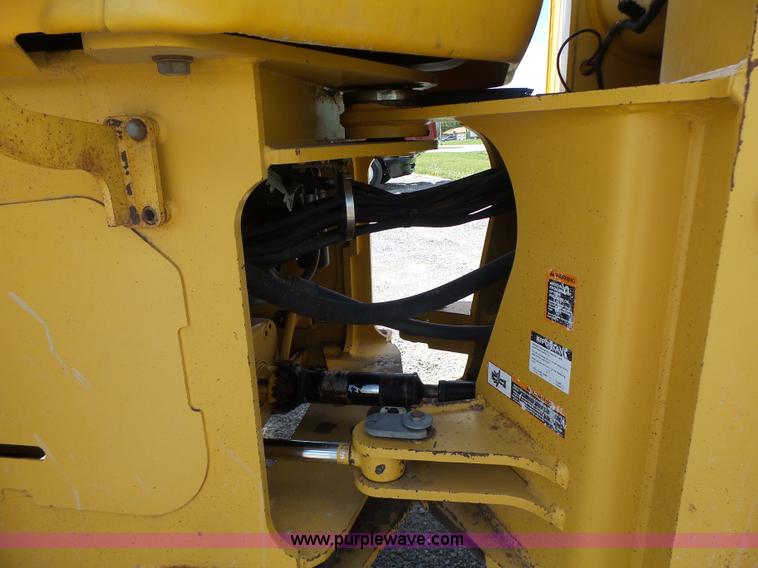 image for item L7236 1999 John Deere 624H wheel loader