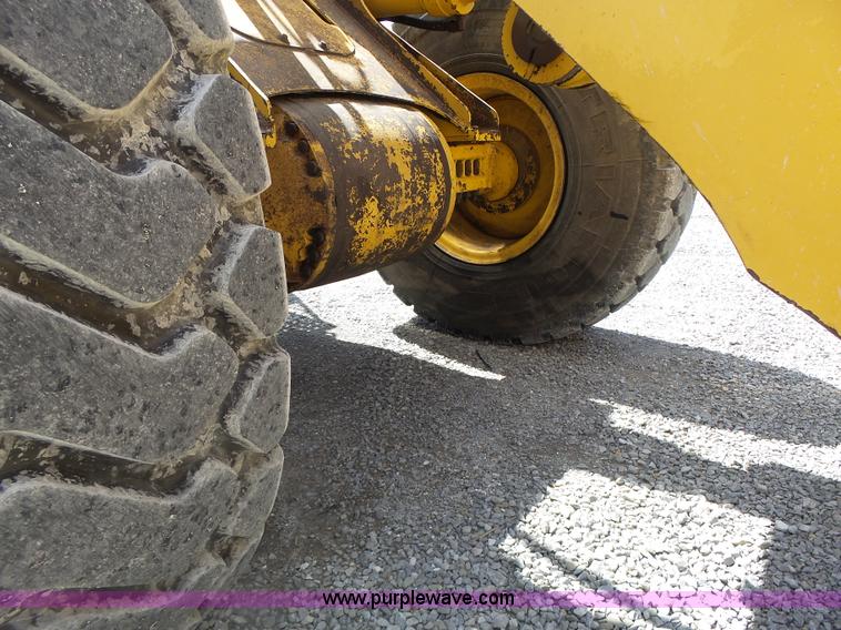 image for item L7236 1999 John Deere 624H wheel loader