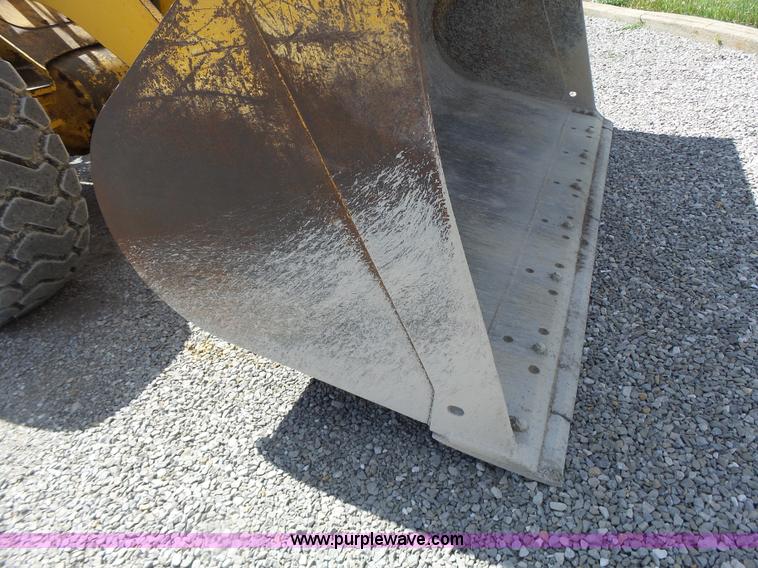 image for item L7236 1999 John Deere 624H wheel loader