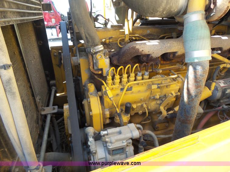 image for item L7236 1999 John Deere 624H wheel loader